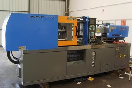 果筐注塑機廠家如何選擇比較好？需重視這些因素！