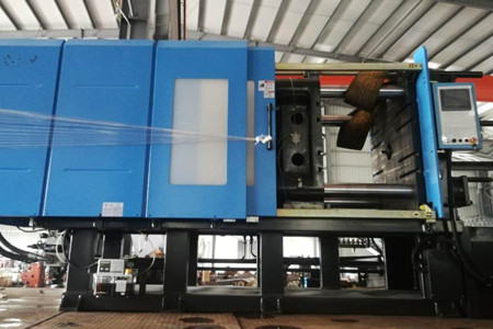 果筐注塑機(jī)廠家如何保證設(shè)備性能的一致性和穩(wěn)定性？