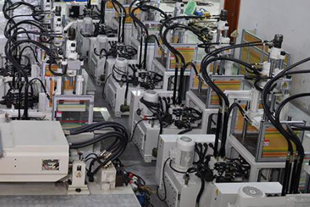 立式注塑機(jī)頂針動(dòng)作異常該如何處理？